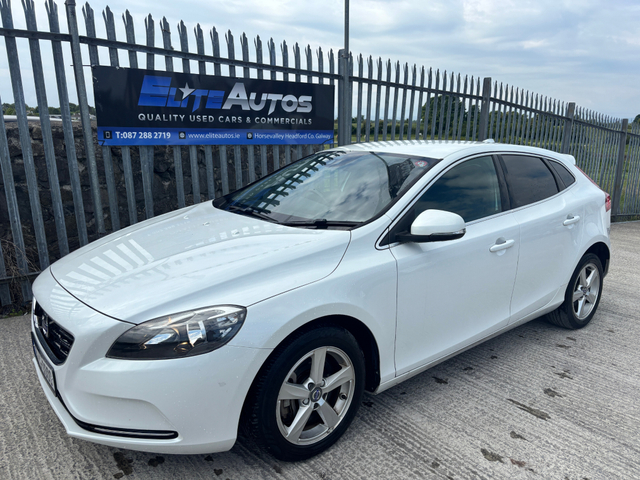 2015 VOLVO V40 T3 AUTOMATIC DESIGN