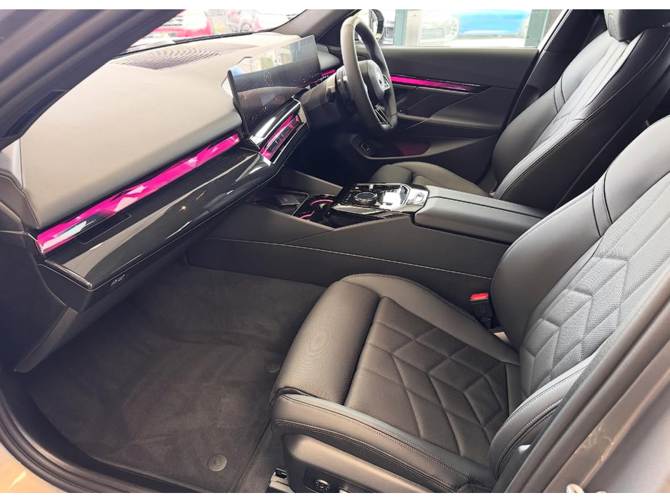 2026 BMW 5 Series 2L Hybrid For Sale Images
