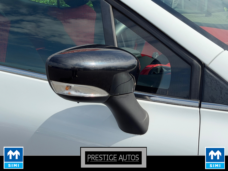 Renault Clio LUTICIA 1.2 PETROL AUTO ONLY 23000 KLM *CAR ID 70* — thumbnail 32