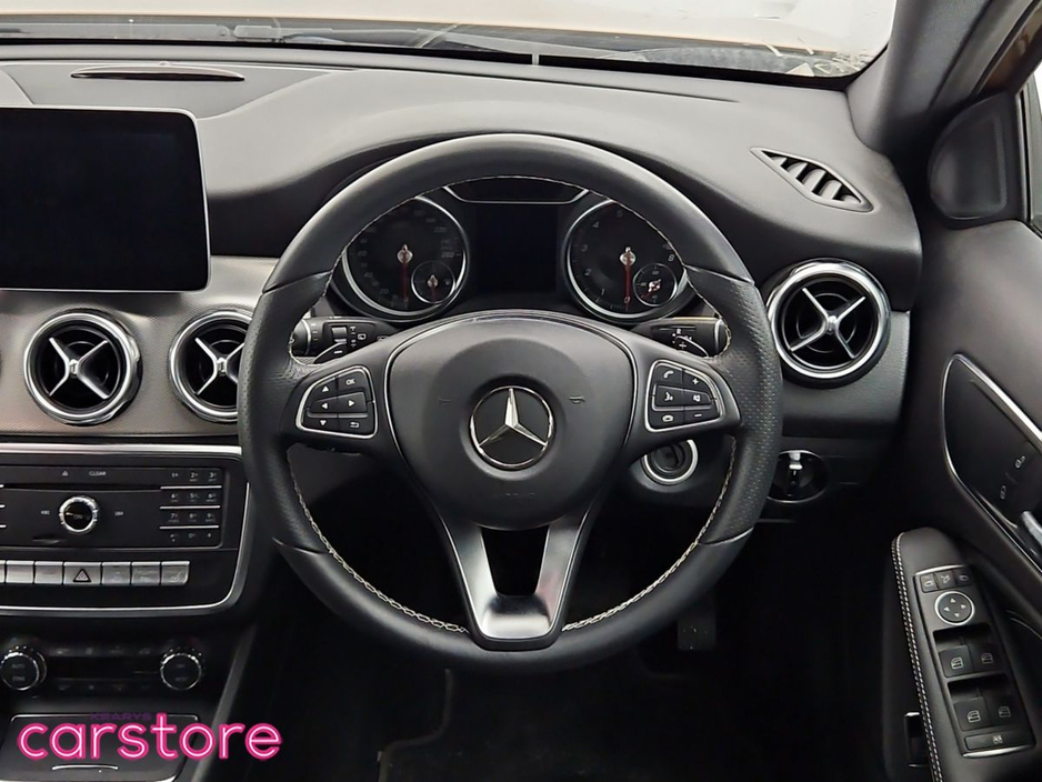 Mercedes-Benz GLA Class 1.6 Auto — thumbnail 19