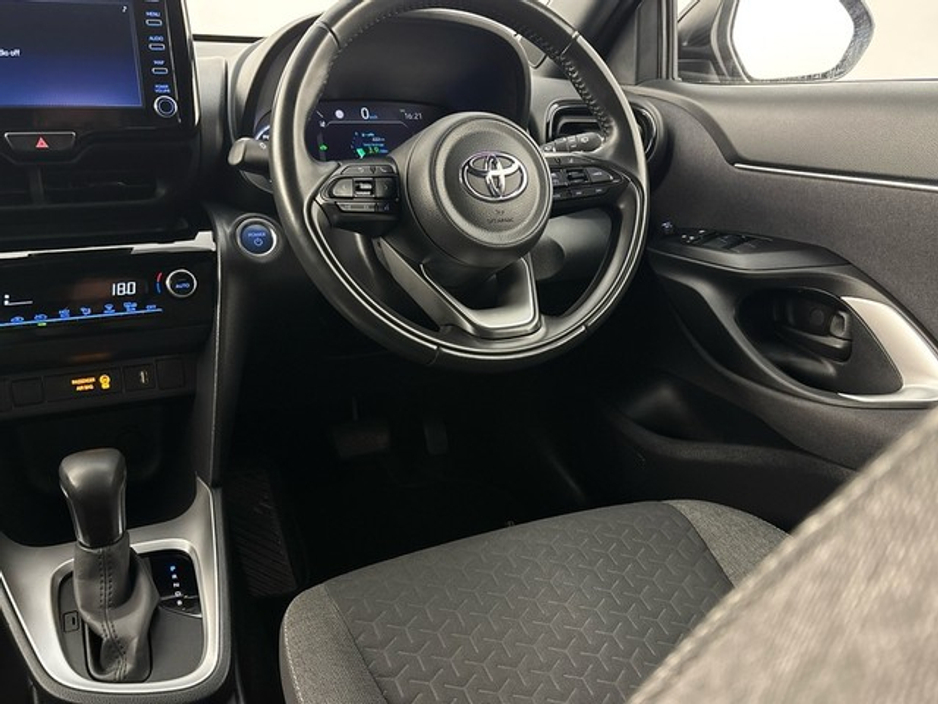 Toyota Yaris Cross LUNA SPORT 4DR AUTO — thumbnail 9