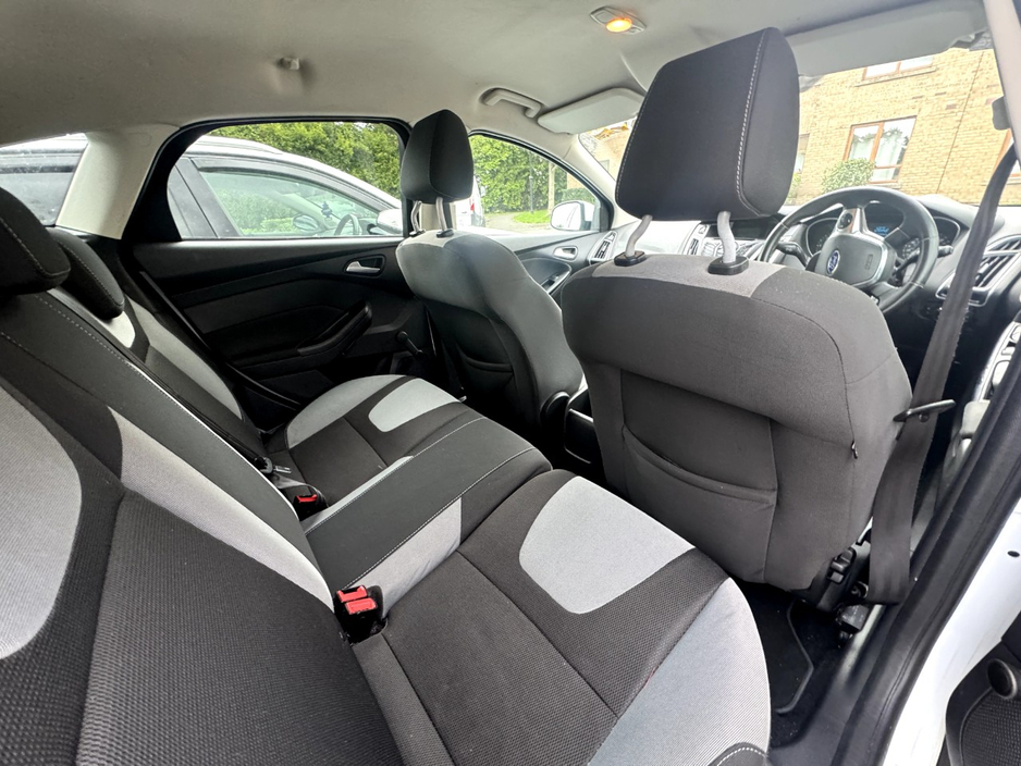 Ford Focus 1.6 TDCI ZETEC 113BHP 5DR — thumbnail 6