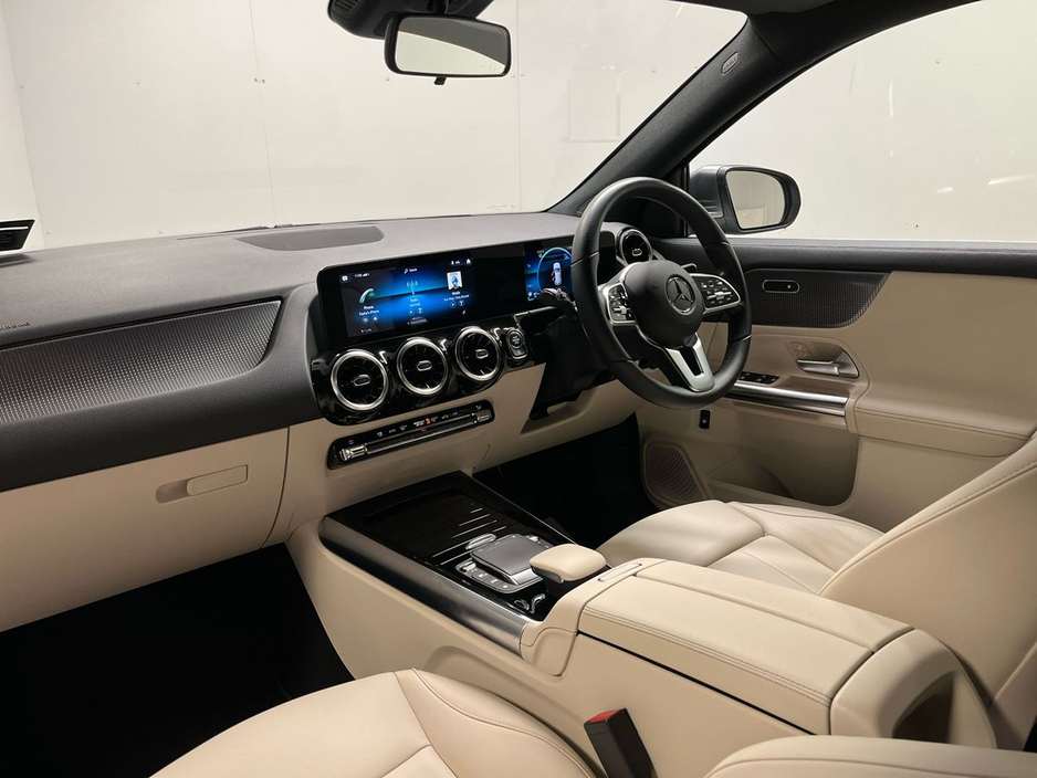 Mercedes-Benz GLA Class GLA 200 d Auto Progressive - 18 Inch Alloys - KEYLESS access - Rear View Camera - Heated Seats - Active Parking Assist Function — thumbnail 12