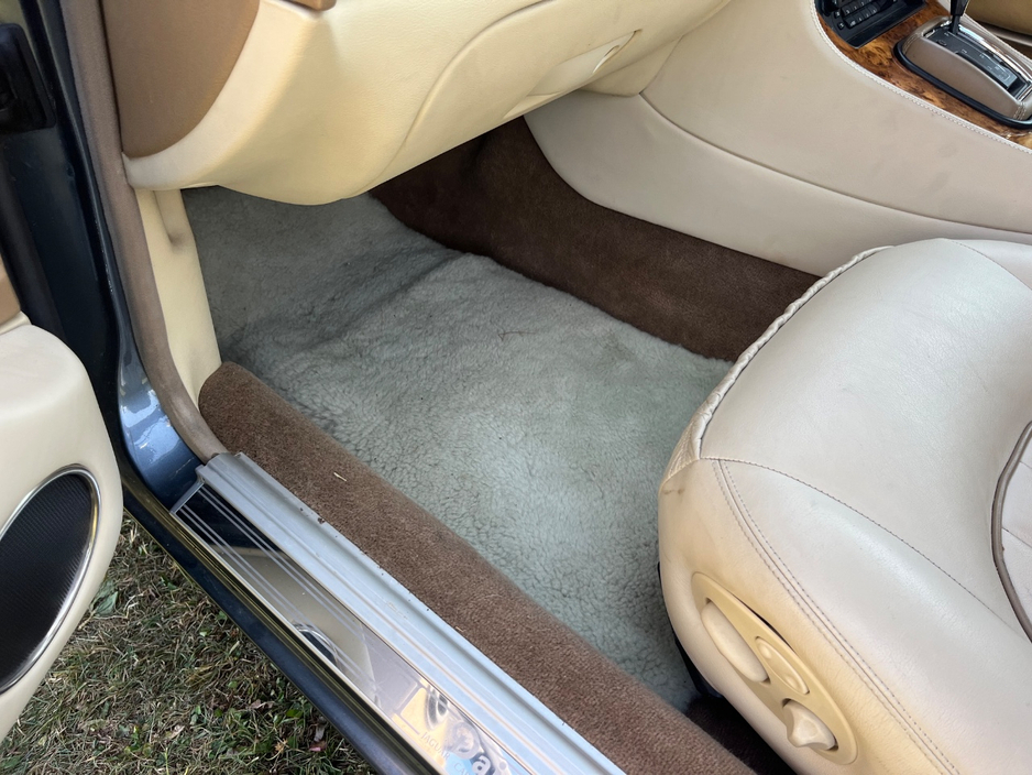 1995 Daimler Saloon 4.1L Petrol For Sale Images