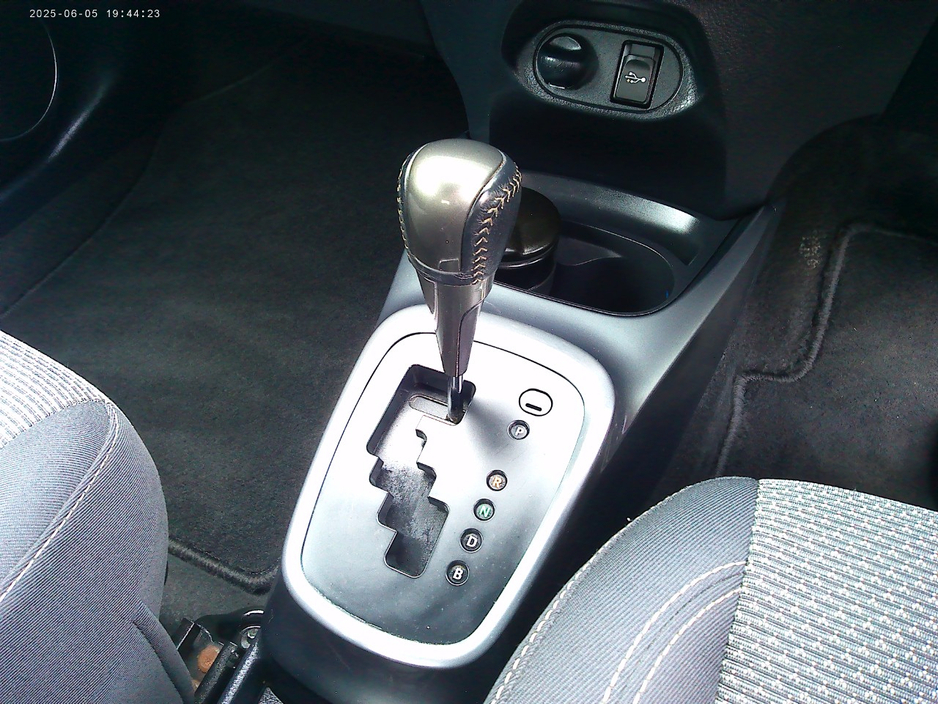 2015 Toyota Yaris 1.5L Petrol Hybrid For Sale Images
