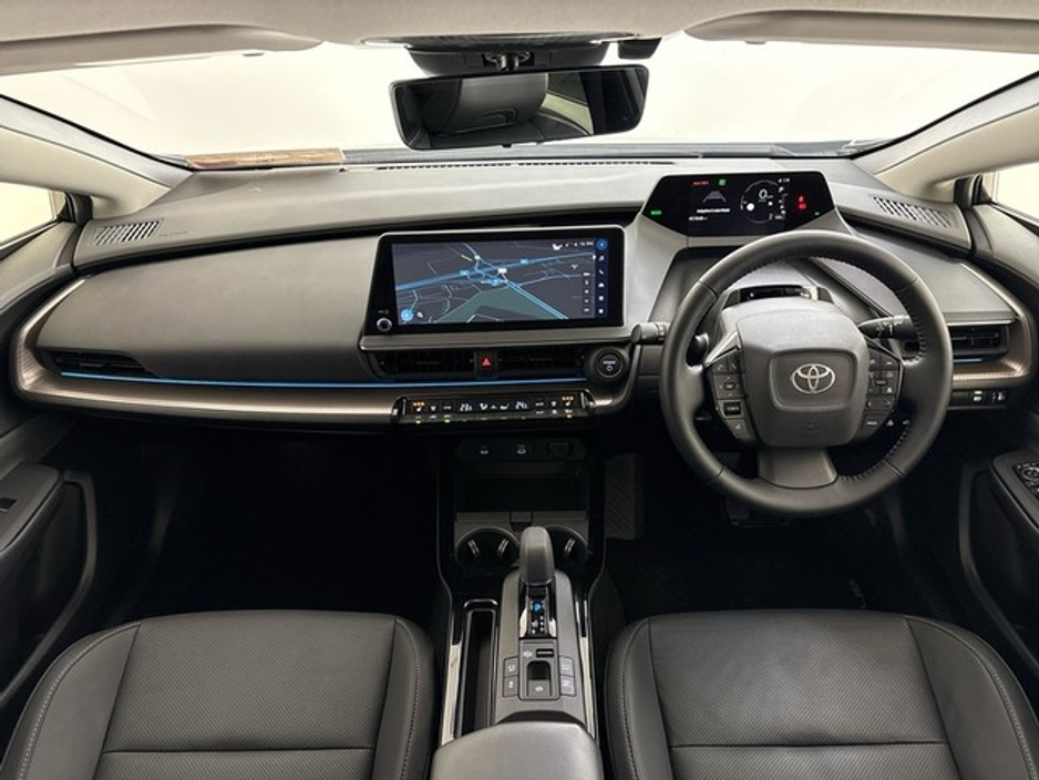 Toyota Prius Plug-In Hybrid — thumbnail 9