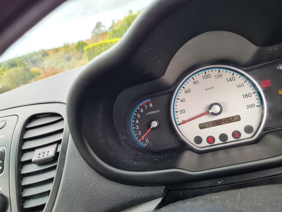 Hyundai i10 1.2 Deluxe Hatchback Petrol Manual (78bhp) — thumbnail 2