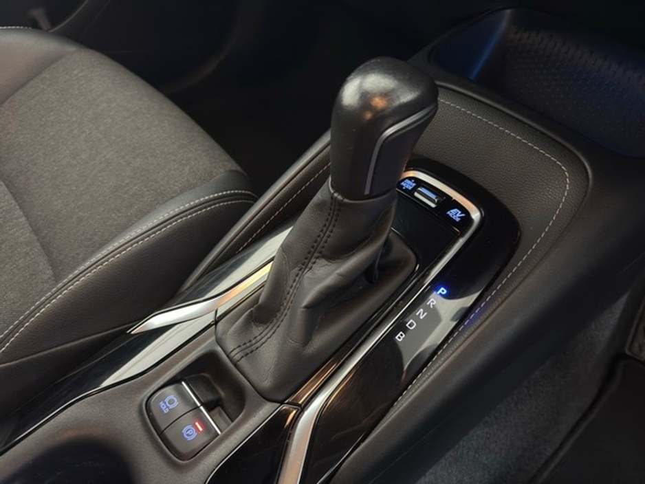 Toyota Corolla Luna Sport Hybrid Hatchback — thumbnail 14