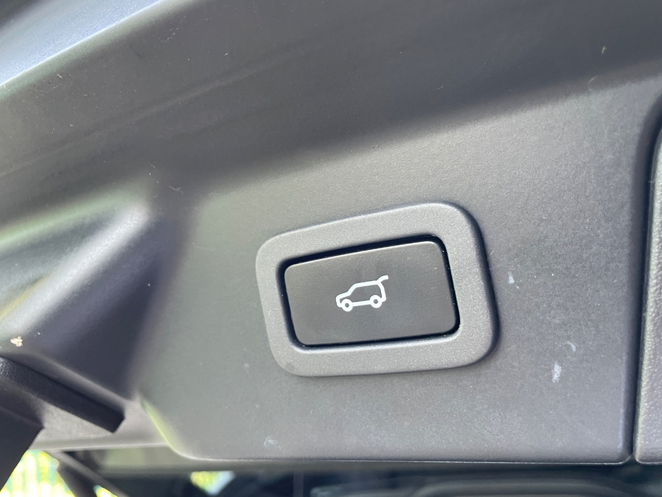 2018 Land Rover Range Rover Velar 2L Diesel For Sale Images