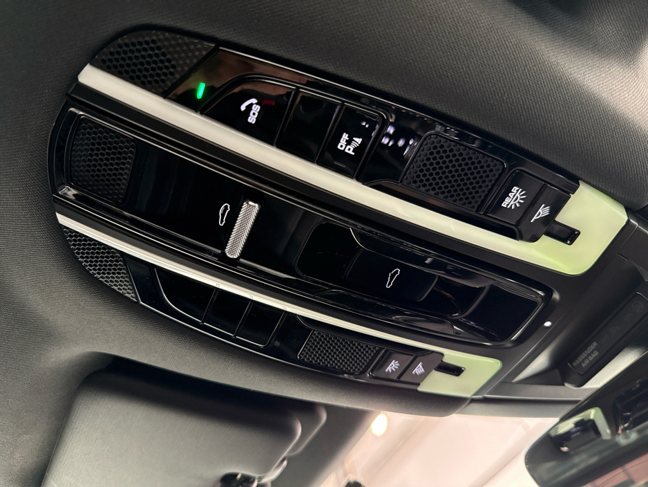 2022 Porsche Cayenne 3L Petrol Plug-in Hybrid For Sale Images