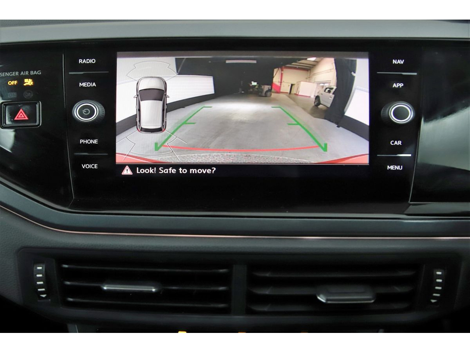 Volkswagen Polo 1.0 TSI DSG COMFORTLINE *CARPLAY*ANDROID*REVERSE CAM*PARK SENSORS* — thumbnail 23