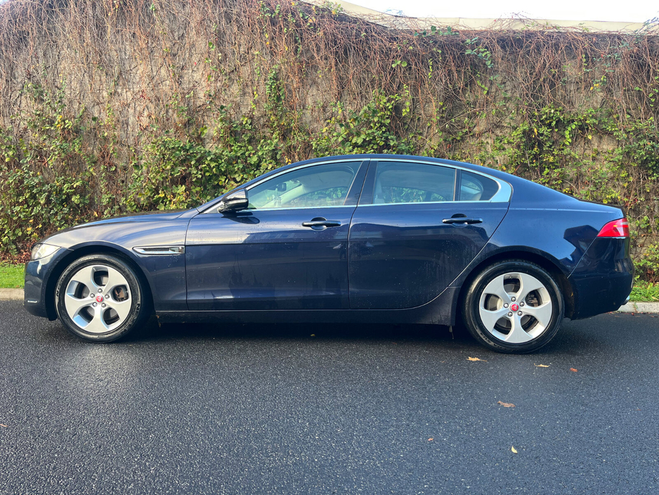 Jaguar XE 2.0 D Prestige Manual 180PS — thumbnail 9