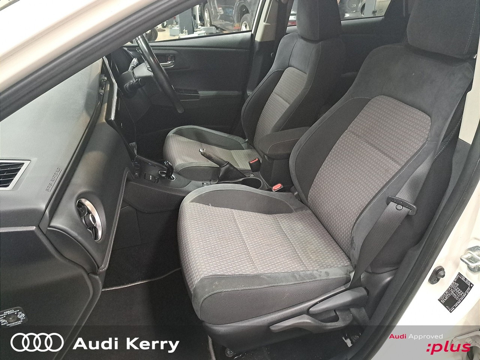 Toyota Auris HYBRID LUNA SPORT 4DR AUTO — thumbnail 11