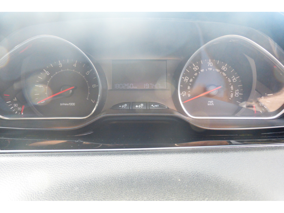 2014 Peugeot 208 1L Petrol For Sale Images