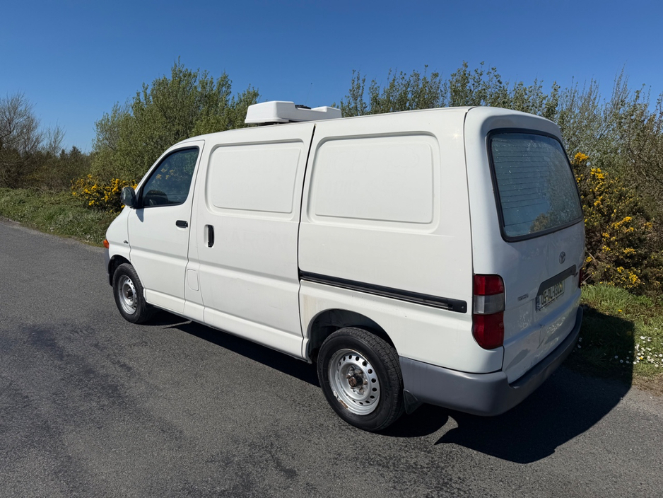 2005 Toyota Hiace 2.5L Diesel For Sale Images