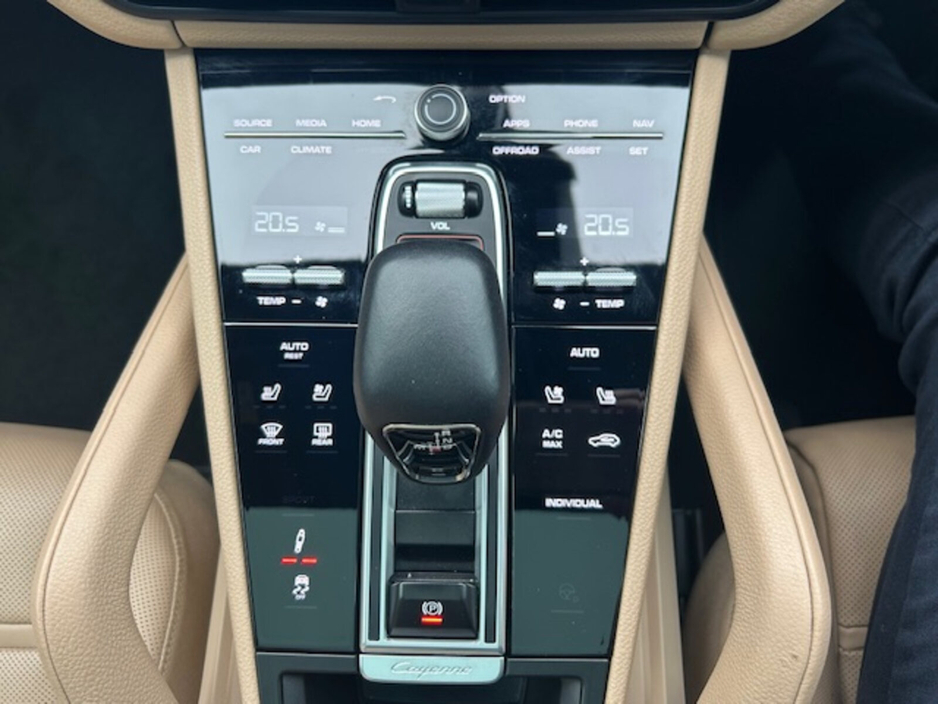 2023 Porsche Cayenne 3L Petrol Plug-in Hybrid For Sale Images