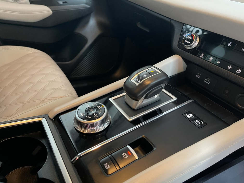 2022 Mitsubishi Outlander 2.4L Petrol Plug-in Hybrid For Sale Images