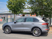 2015 Porsche Cayenne 3L Petrol Plug-in Hybrid For Sale Images