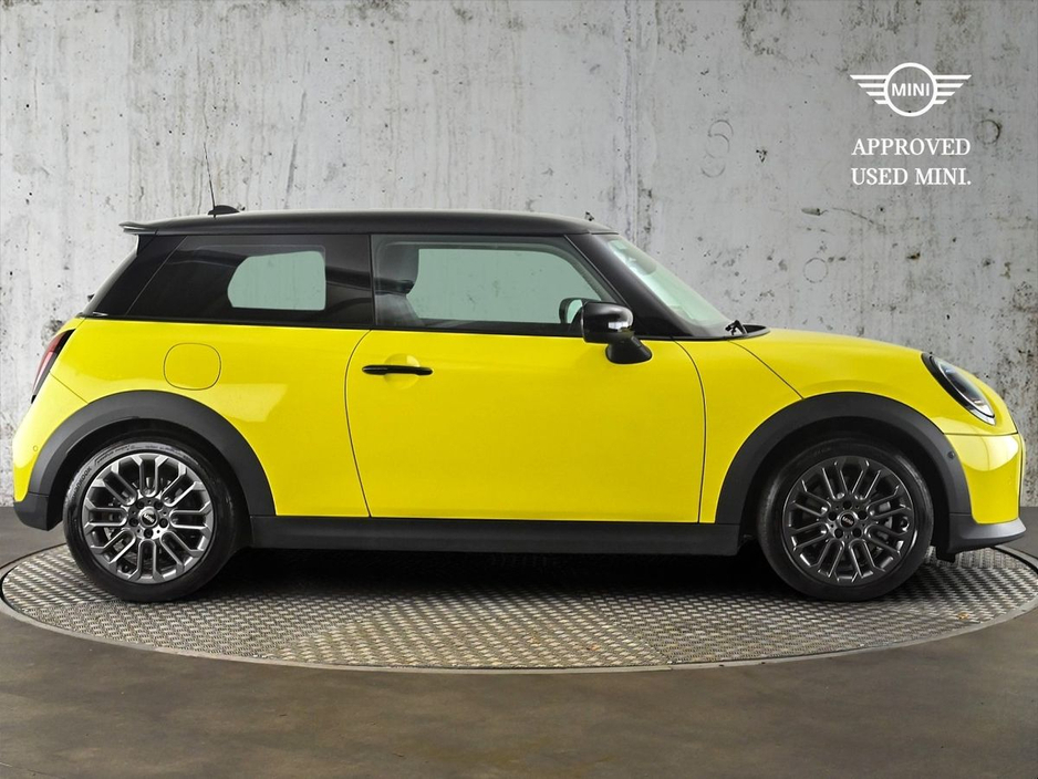 2025 MINI Hatch 2L Petrol For Sale Images