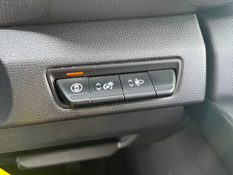 2025 Renault Trafic 2L Diesel For Sale Images