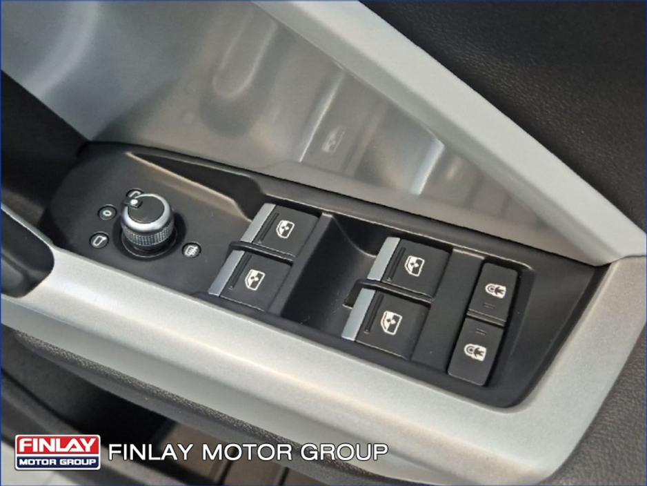 Audi Q3 1 year warranty, SE TDI 150HP Auto, Black Leather , Camera , Nav — thumbnail 26