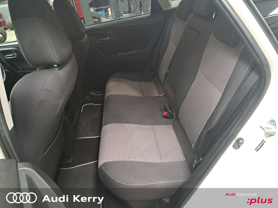 Toyota Auris HYBRID LUNA SPORT 4DR AUTO — thumbnail 13