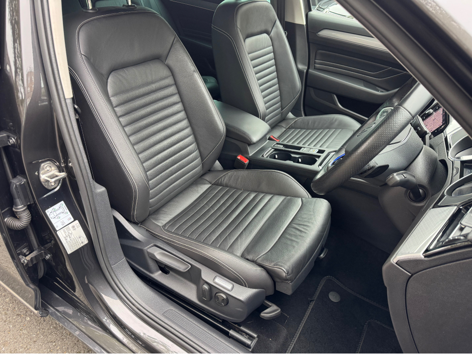 2022 Volkswagen Passat 1.4L Petrol Plug-in Hybrid For Sale Images