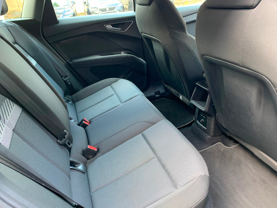 Audi Q4 e-tron E-TRON SPORT 35 EV AUTO // ONE OWNER // FULL SERVICE HISTORY // STUNNING CONDITION // 08/27 NCT AND €120 ROAD TAX // REVERSE CAMERA, HEATED SEATS AND — thumbnail 15