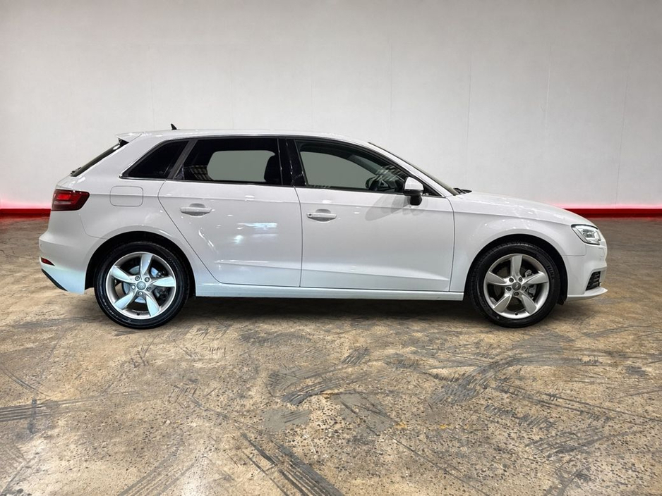 Audi A3 1.4 TSI AUTOMATIC - SIGNATURE EDITION - FACTORY ALLOYS - LOW MILEAGE — thumbnail 2