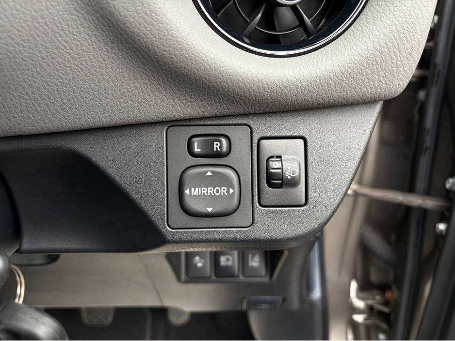 2017 Toyota Yaris 1L Petrol For Sale Images