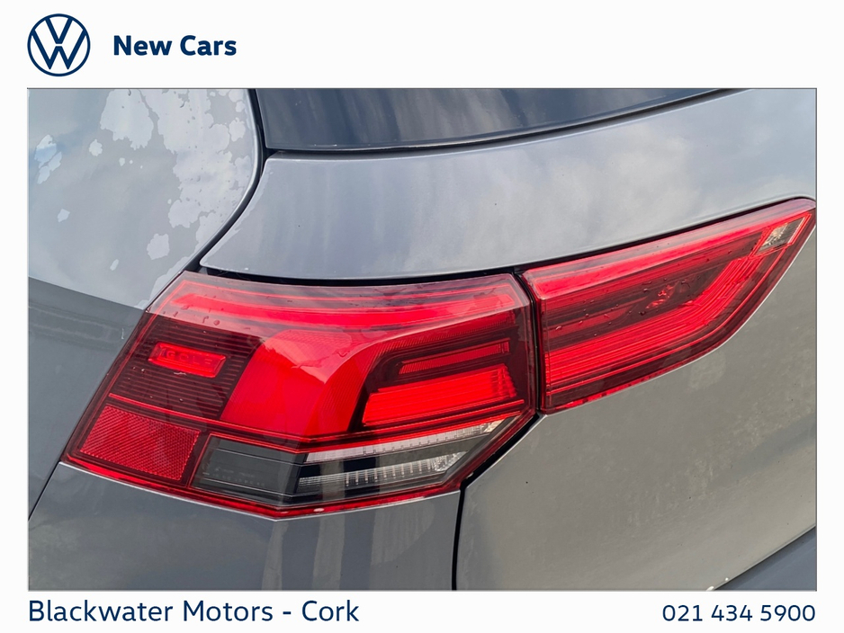 Volkswagen Golf 2.0TDI 150BHP R-LINE WITH KEYLESS LOCKING & STARTING, HIGH BEAM ASSISTANT, REAR VIEW CAMERA, DRIVER ASSISTANCE PACK, ALLOY WHEELS AND WINTER PACK — thumbnail 11