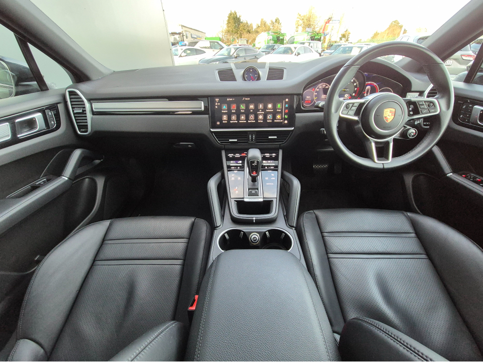 2023 Porsche Cayenne 3.0L Petrol Plug-in Hybrid For Sale Images