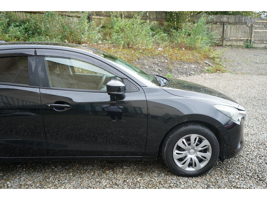 Mazda Demio — thumbnail 10
