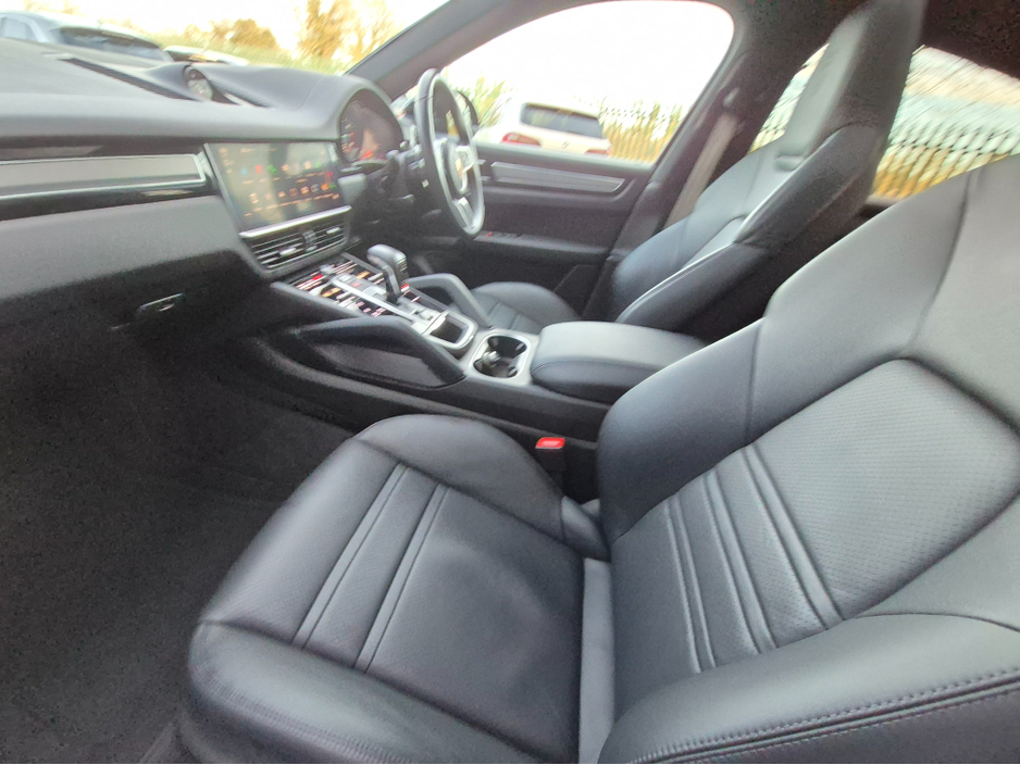 2023 Porsche Cayenne 3.0L Petrol Plug-in Hybrid For Sale Images