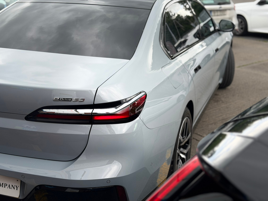 2025 BMW i7 0L Electric For Sale Images