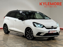 Honda Fit 1.5 HYBRID AUTOMATIC - WHITE/BLACK TWO TONE - FACTORY ALLOYS - CRUISE CONTROL - REAR CAMERA