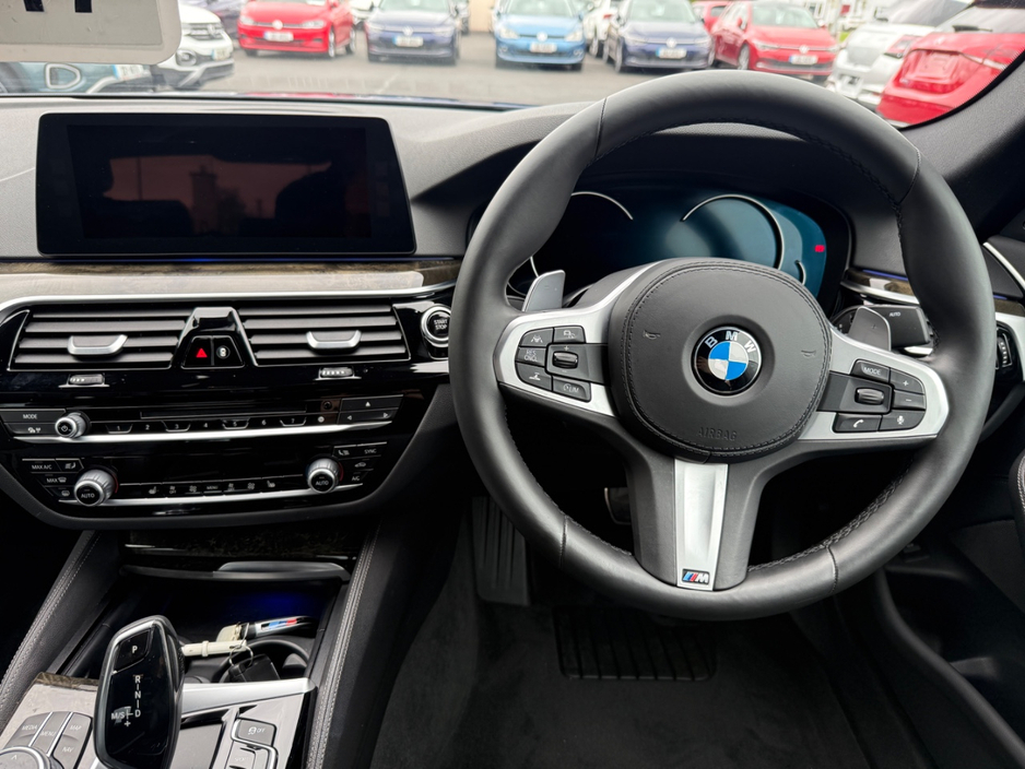 BMW 5 Series 530E M-SPORT 2.0 HYBRID AUTOMATIC * VIRTUAL COCKPIT, REAR VIEW CAMERA, 19 " DIAMOND CUT ALLOYS, PARKING SENSORS FRONT & REAR, APPLE CARPLAY /ANDROID AUTO, MEMORY SEATS, LEATHER UPHOLSTERY * — thumbnail 13