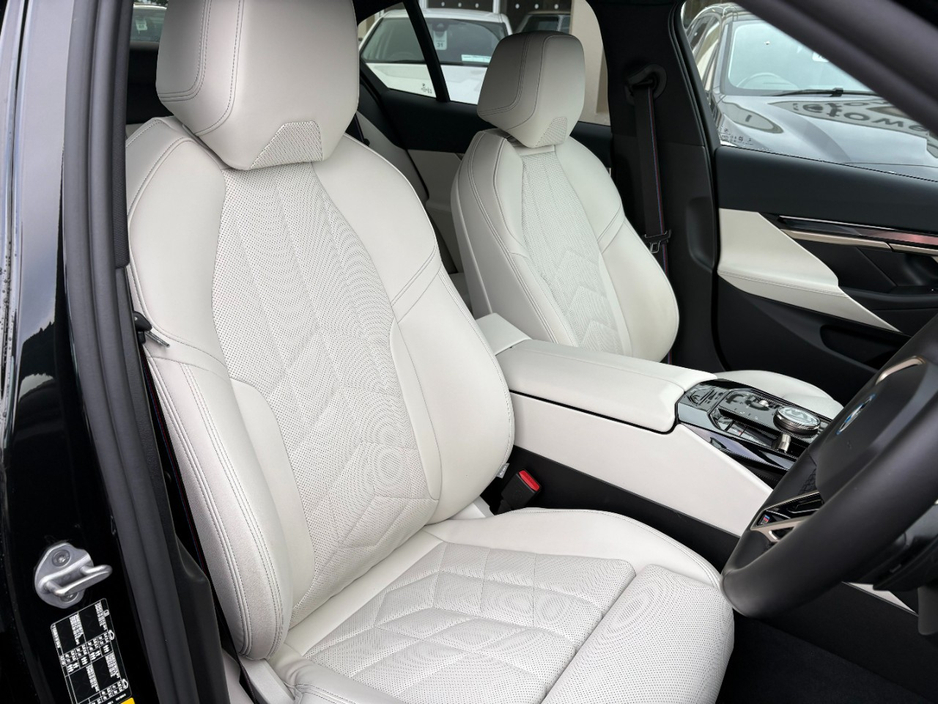 2025 BMW 5 Series 2L Petrol Plug-in Hybrid For Sale Images