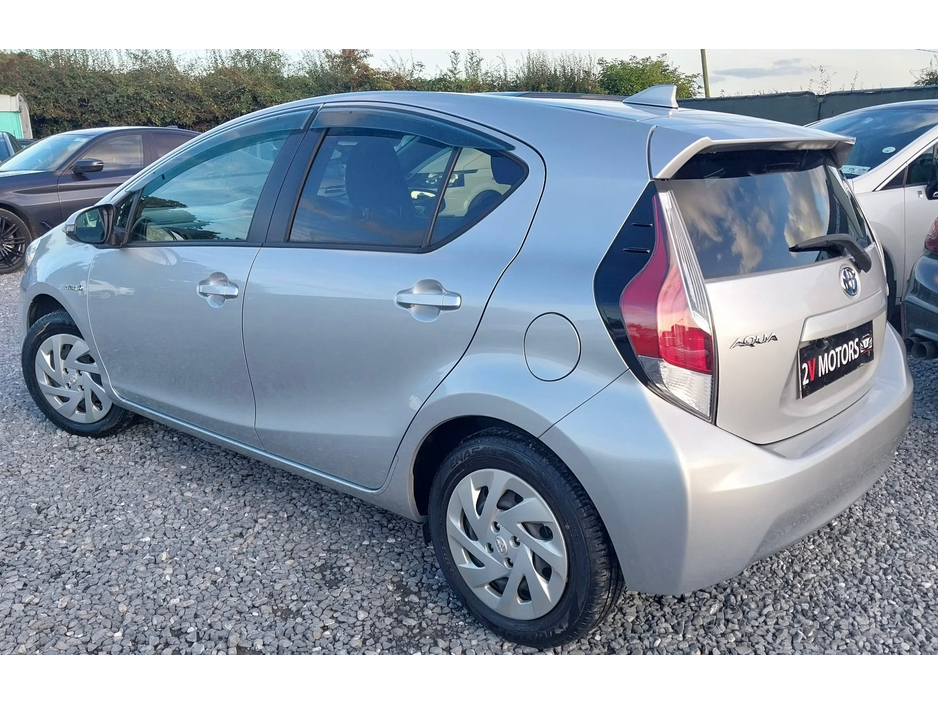 Toyota Aqua 1.5 Petrol Hybrid Automatic — thumbnail 3