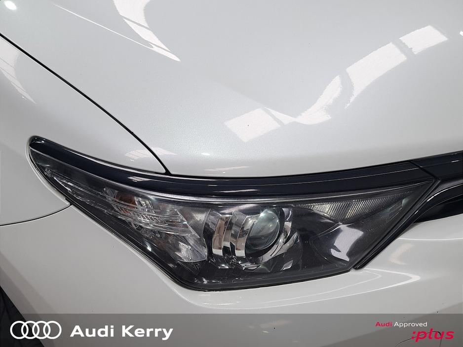 Toyota Auris HYBRID LUNA SPORT 4DR AUTO — thumbnail 30