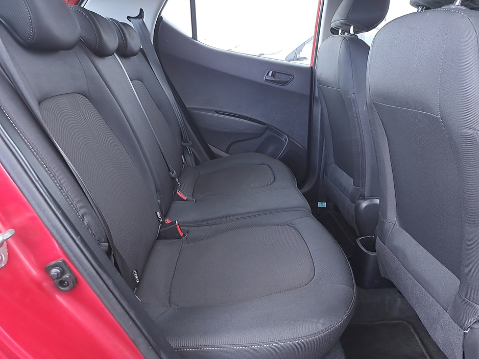 Hyundai i10 Classic Model 1.0 Petrol, Bluetooth, Air conditioning, with 87,000 Miles. — thumbnail 14
