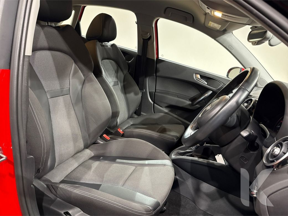 Audi A1 1.0 TFSI AUTOMATIC - RED/BLACK TWO TONE - FACTORY ALLOYS - XENON HEADLIGHTS - PARKING AID - HEATING / AC CONTROLS — thumbnail 15