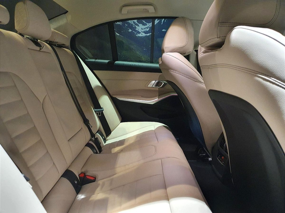 BMW 3 Series 318d Sport Saloon — thumbnail 11