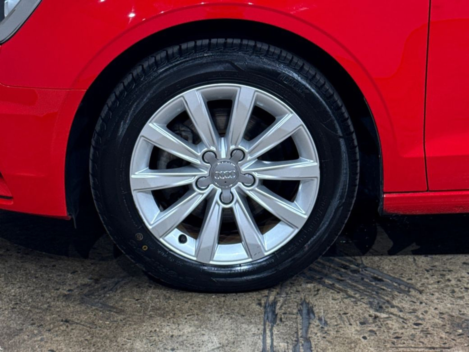 Audi A3 1.4 AUTOMATIC SALOON - FACTORY ALLOYS - CRUISE CONTOL - REAR CAMERA - MULTI FUNCTION STEERING WHEEL - HEATING / AC CONTROLS — thumbnail 10