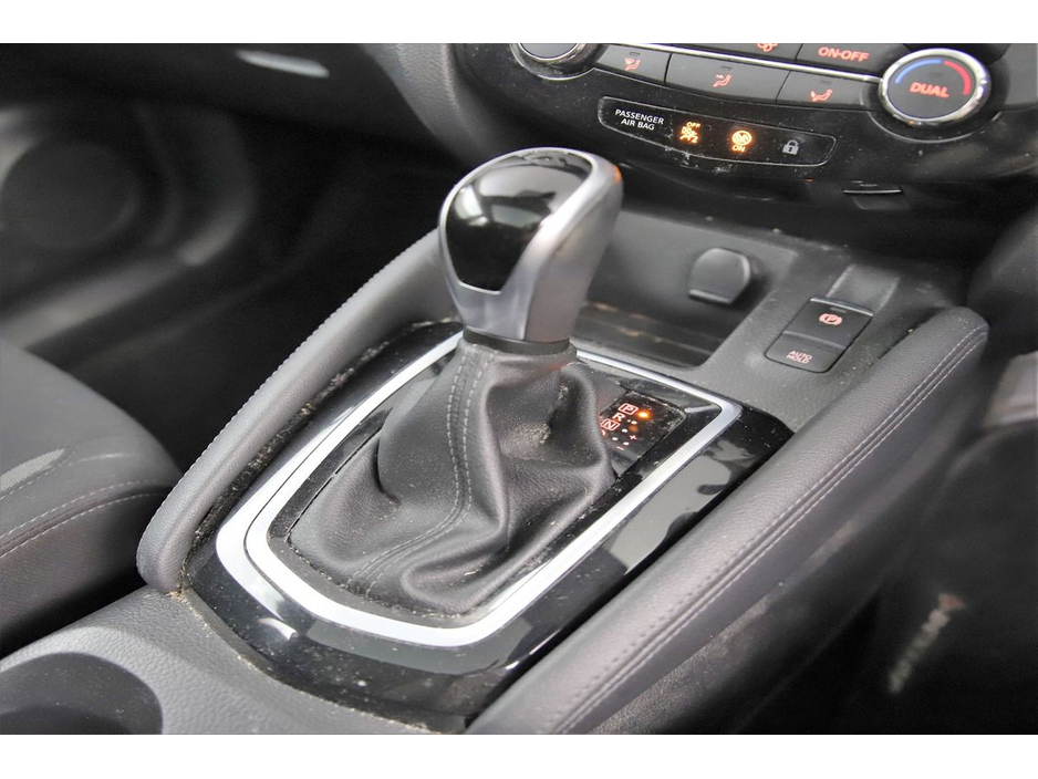 Nissan Qashqai 1.3 PET SE DCT *PANORAMIC ROOF*REVERSE CAM* — thumbnail 22