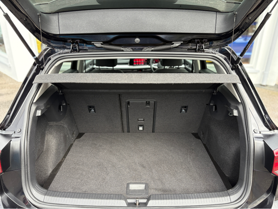 2023 Volkswagen Golf 1L Petrol For Sale Images