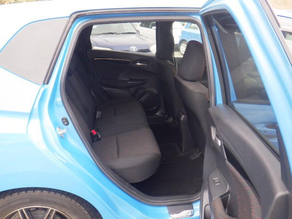 Honda Fit 1.5 Petrol Hybrid Auto — thumbnail 4