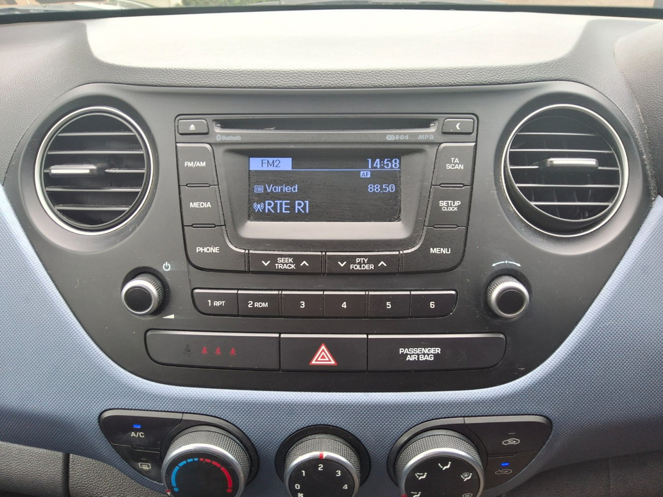 Hyundai i10 DELUXE - Only 54,000 Km - 1 Owner From New - — thumbnail 10