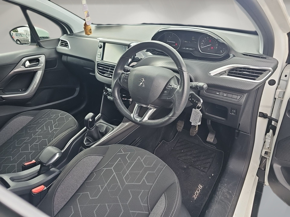 Peugeot 2008 ACTIVE 1.2 ** LOW MILEAGE IRISH CAR ** NICE SPEC ** 2 KEYS ** SUPERB EXAMPLE ** — thumbnail 11