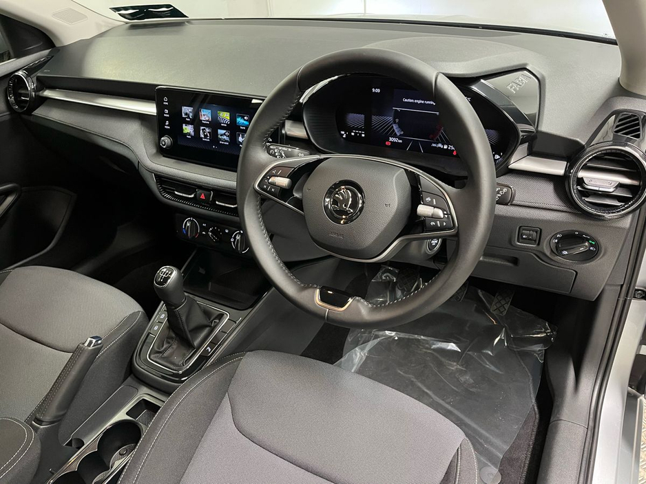 Skoda Fabia Selection 1.0MPI 80HP - Reversing Camera - Air Conditioning - Cruise Control - Keyless Start - Apple CarPlay/Android Auto — thumbnail 9